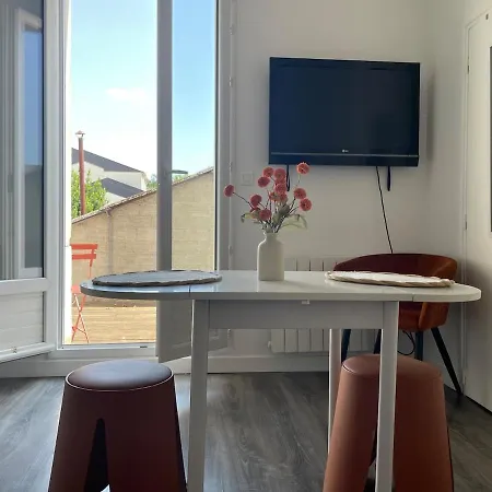 Cosy Avec Terrasse - Gare A 2min & Wifi Appartement *